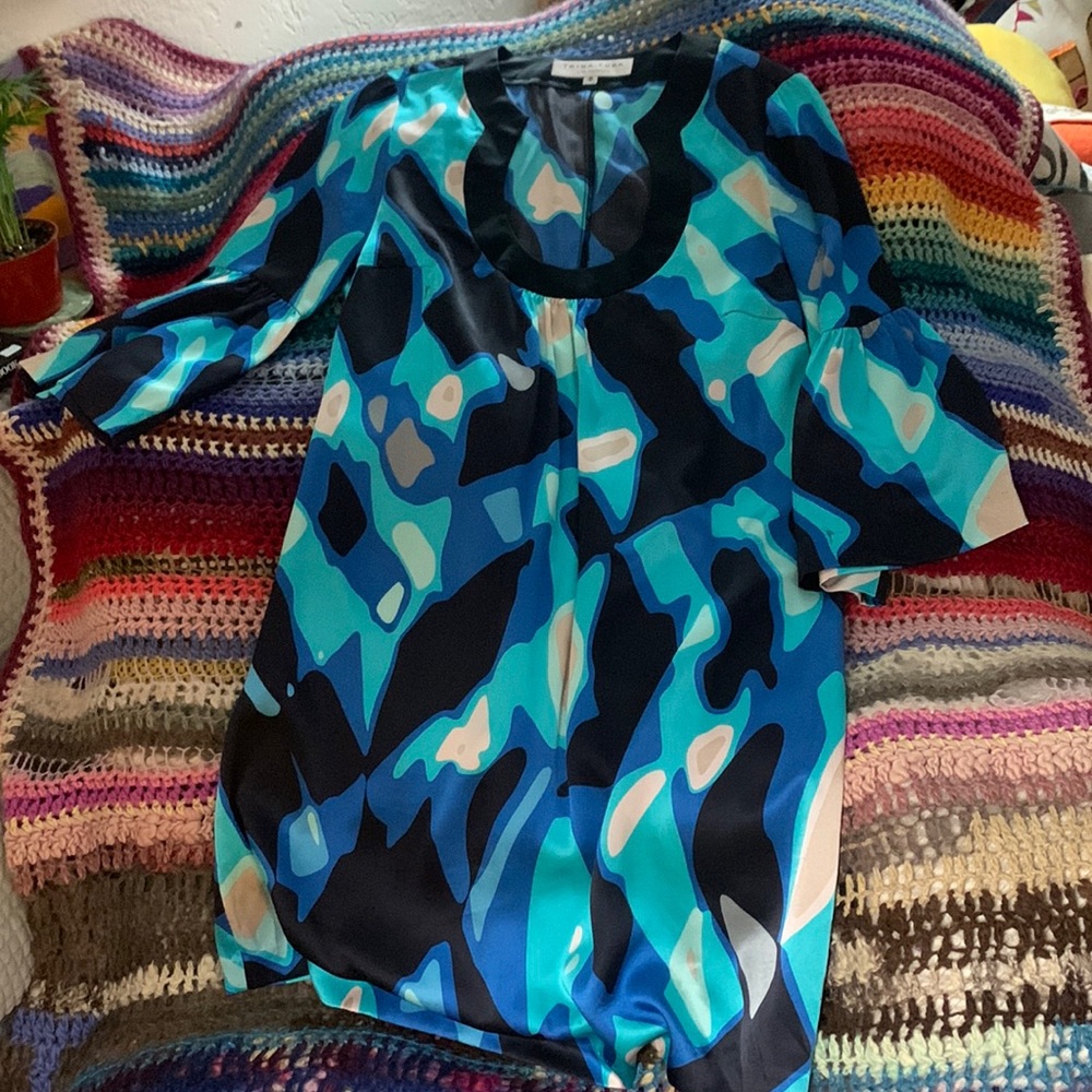Silk bell sleeved Trina Turk loose fitting mini dress, size 8.
